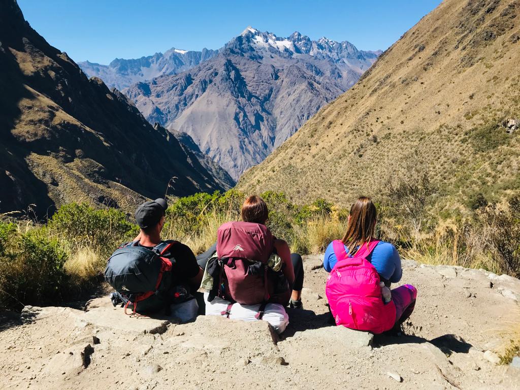 Turistas camino inca Machu Picchu tours baratos cusco perú agencia de viajes