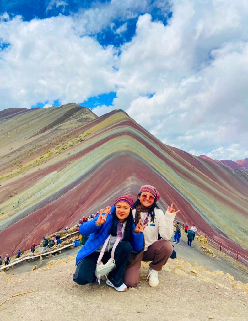 Turistas montaña de 7 colores vinicunca tours baratos cusco perú agencia de viajes